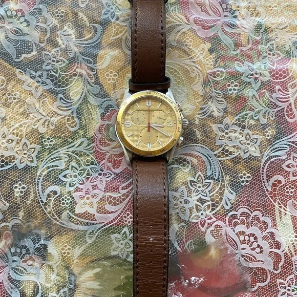 VICTORINOX
Chrono Classic Champagne Dial Men's Watch - Picture 7 of 9